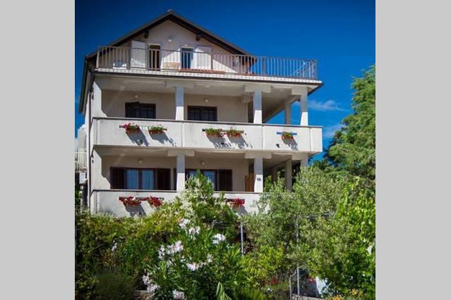 Apartments Loncar Krk Town Exterior foto