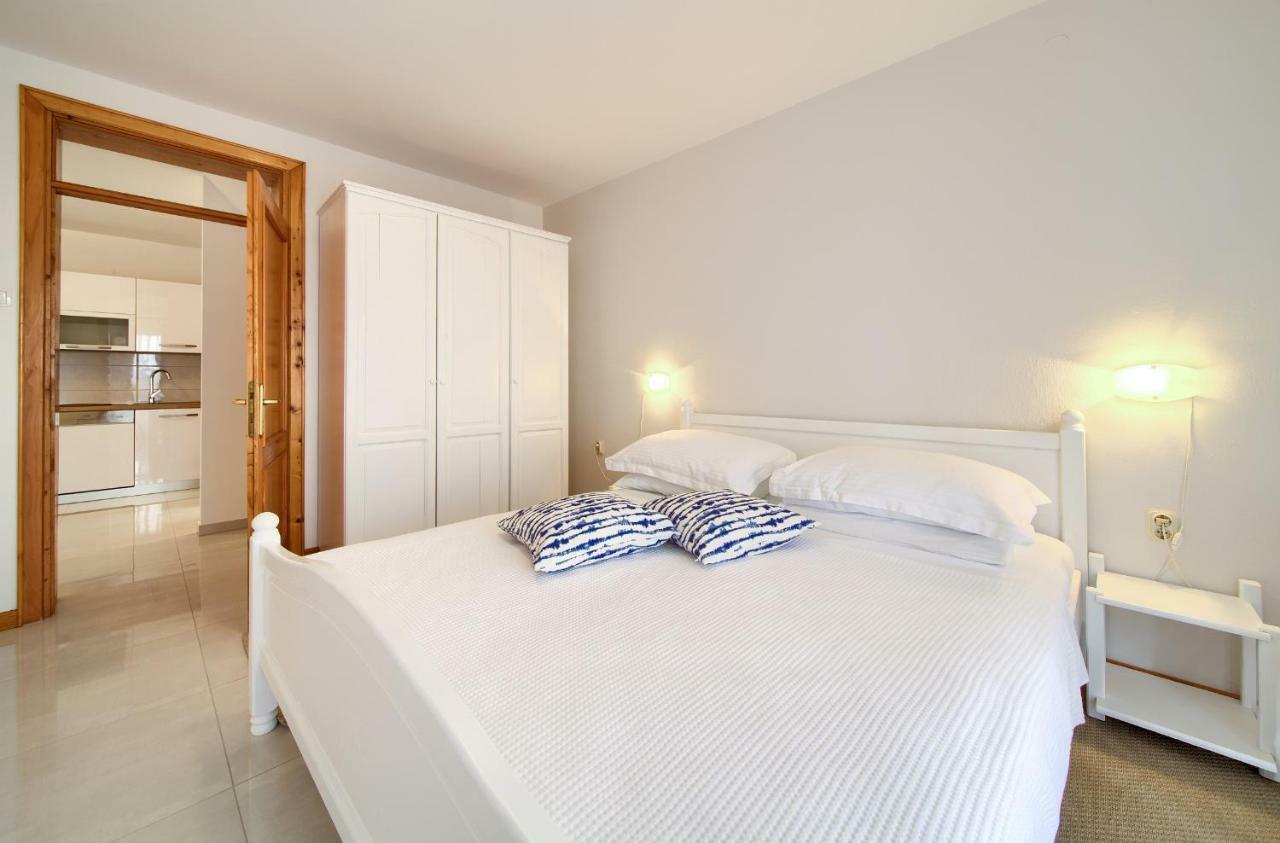 Apartments Loncar Krk Town Exterior foto