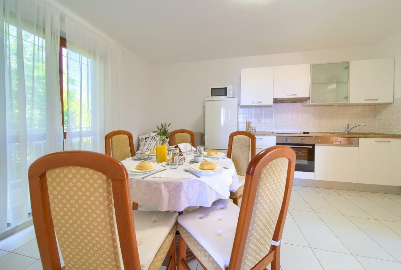 Apartments Loncar Krk Town Exterior foto