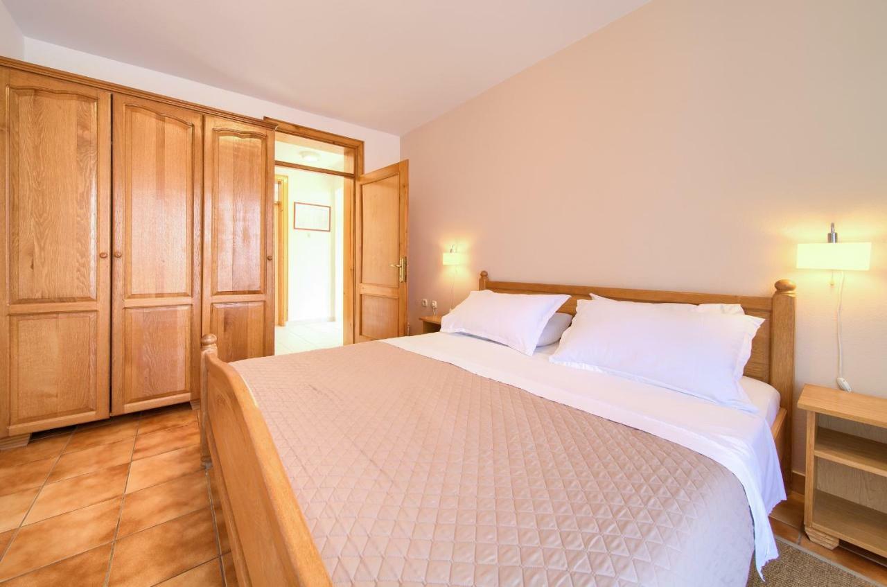 Apartments Loncar Krk Town Exterior foto