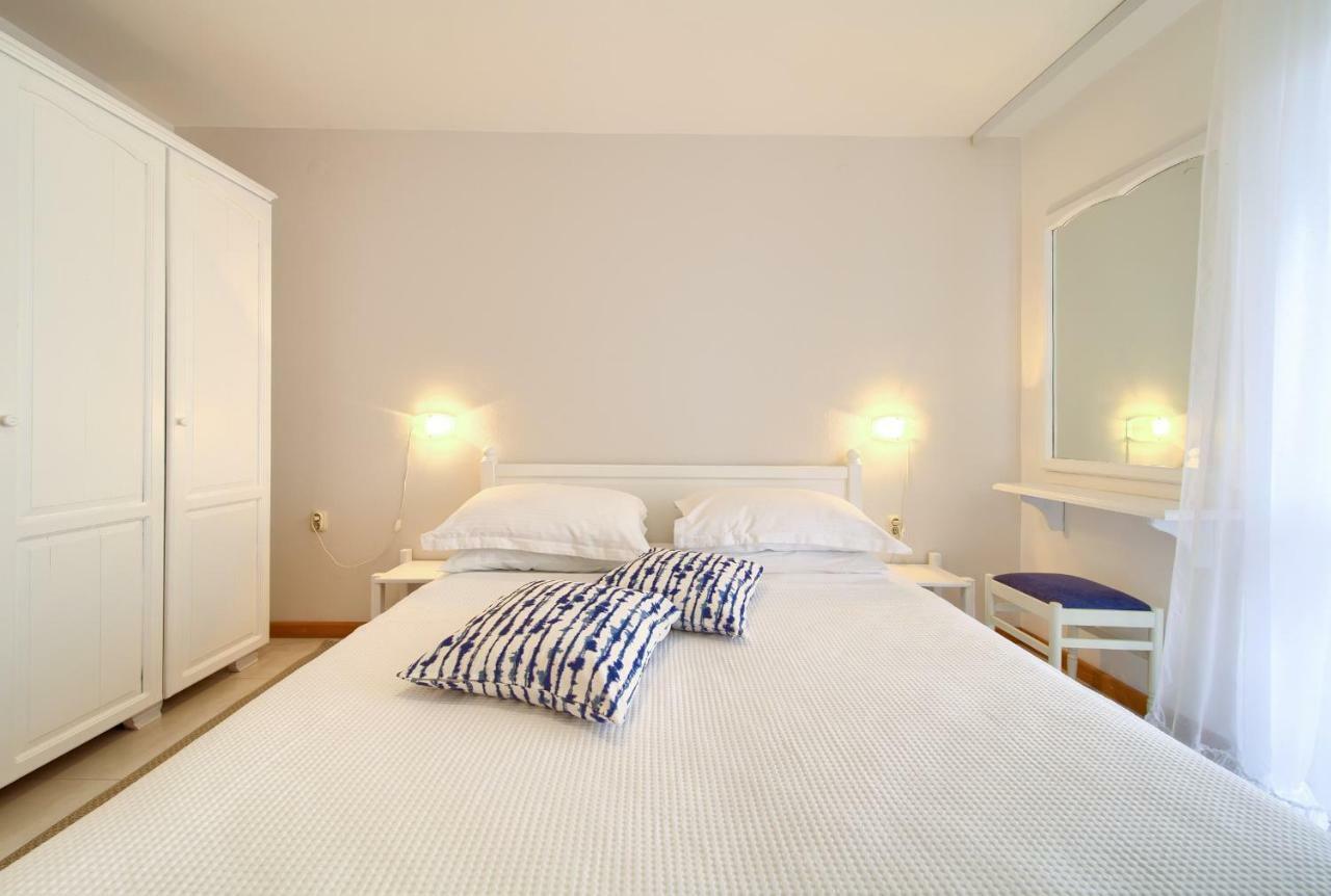 Apartments Loncar Krk Town Exterior foto