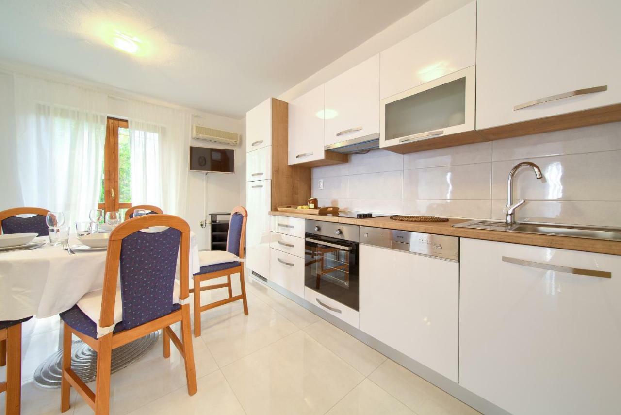 Apartments Loncar Krk Town Exterior foto
