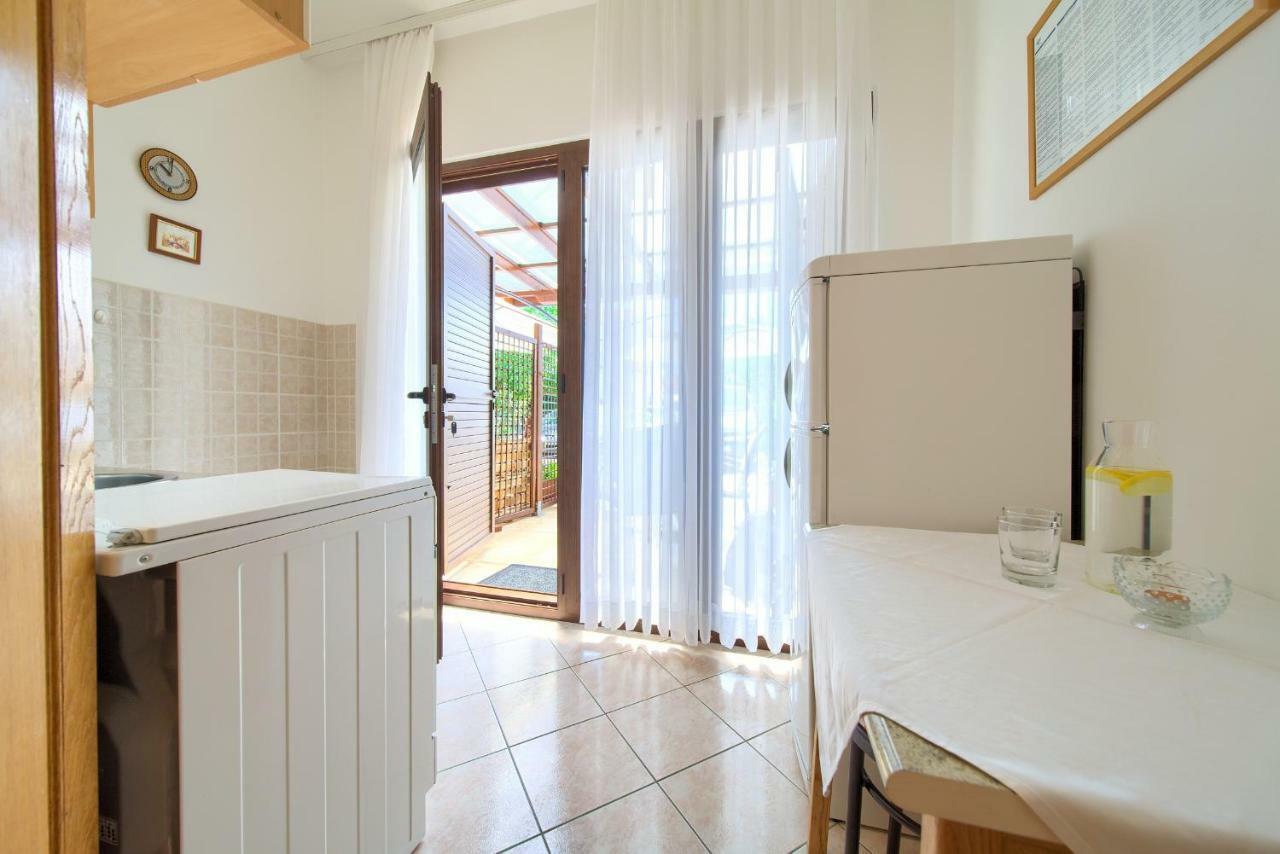 Apartments Loncar Krk Town Exterior foto